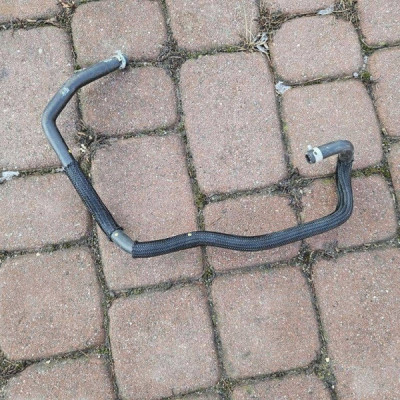 Przewód wąż wody chłodnicy 1.0i Yaris 1KR Toyota Aygo X 16264-0Q030