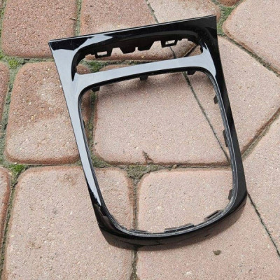 Ramka obudowa osłona biegów przełączników tunelu Opel Astra K 13448079