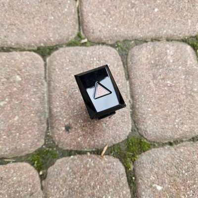 Przycisk przełącznik awaryjnych włącznik Toyota Camry VIII XV70 300-0L42J