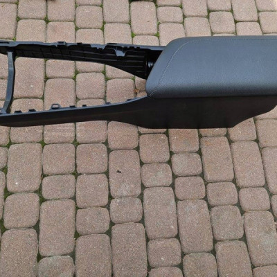 Tunel środkowy podłokietnik skóra Toyota Camry VIII XV70 58912-33220