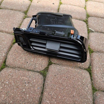 Kratka deski nawiewu boczna prawa Toyota Camry VIII XV70 55680-33040