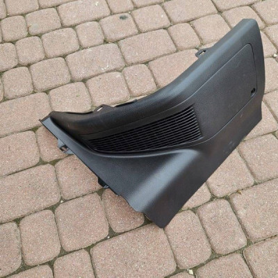 Plastik obudowa osłona bagażnika prawa Toyota Camry VIII XV70 76973-33020