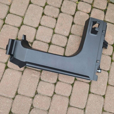 Plastik obudowa osłona kanapy bagażnika Toyota Camry VIII XV70 64272-33060