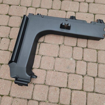 Obudowa osłona bagażnika kanapy Toyota Camry VIII XV70 64271-33120