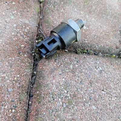 Czujnik oleju ciśnienie 1.0i VVTI 1KR 2022r Toyota Aygo X