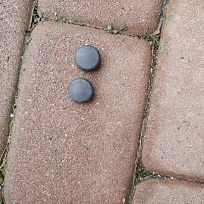 Zaślepka śruby mocowania szyby tylnej komplet Toyota Aygo X 2022r