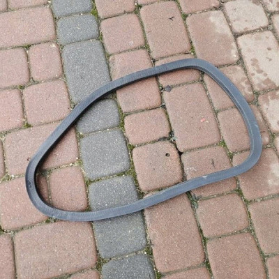 Uszczelka szyby tył tylnej lewej drzwiowej Toyota Aygo X 2022r