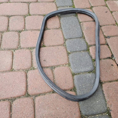 Uszczelka szyby tył tylnej prawej drzwiowej Toyota Aygo X 2022r