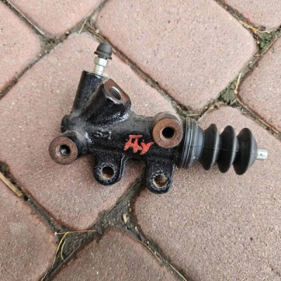 Pompka sprzęgła wysprzęglik skrzyni biegów Toyota Aygo X 2022r