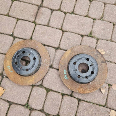 Tarcza tarcze hamulcowe ORYGINALNE przód przednie Toyota Aygo X 2022r