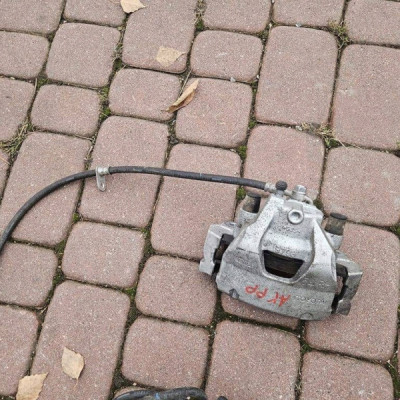 Zacisk przód przedni prawy hamulcowy jażmo Toyota Aygo X 2022r