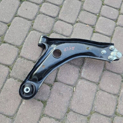 Wahacz przód przedni lewy sworzeń kompletny Toyota Aygo X 2022r