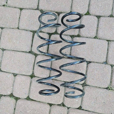 Sprężyny tył tylne komplet zawieszenia Toyota Aygo X 2022r