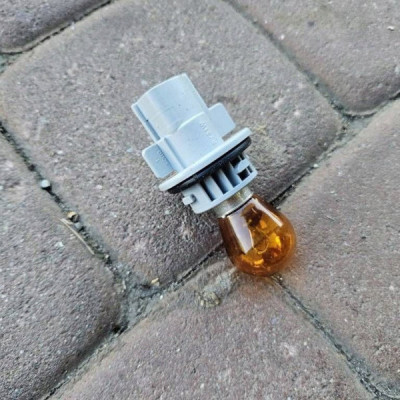 Oprawka mocowanie żarówki uchwyt lampy przedniej Toyota Aygo X 2022r