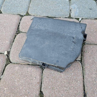 Obudowa pokrywa skrzynki bezpieczników Toyota Aygo X 2022r