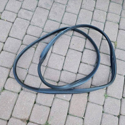 Uszczelka karoseryjna drzwi lewa przednia Toyota Aygo X 2022r