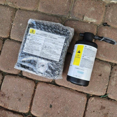 Zestaw naprawczy pompka płyn koła zapasowego Toyota Aygo X 2022r