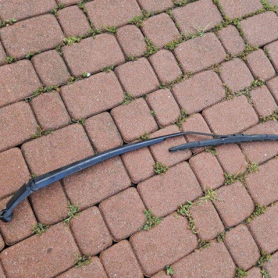 Pióro wycieraczek szyby przedniej prawe pasaze Toyota Aygo X 2022r