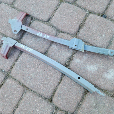 Prowadnica mocowanie wspornik szyby drzwi prawy przód Toyota Aygo X 2022r