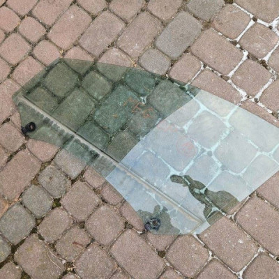 Szyba drzwi przód przednia lewa 2019R Renault Megane IV