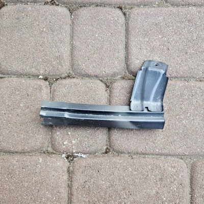 Listwa wspornik drzwi prowadnica szyby prawy przód Renault Megane IV