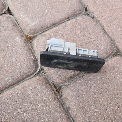 Przycisk klapy otwierania bagażnika mikrostyk Renault Megane IV 906069264R-