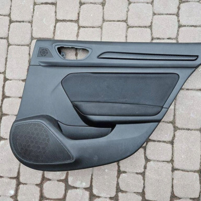 Boczek drzwi tył tylnych kombi welur carbon Renault Megane IV 829A04841R