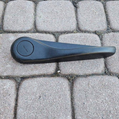 Rączka regulacji fotela podnoszenia Renault Megane IV 1383500X