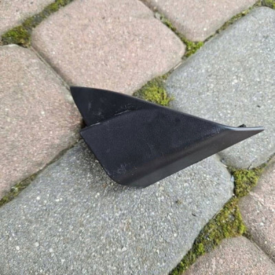 Zaślepka trójkąt drzwi boczka prawa Toyota Camry VIII XV70 67491-33130