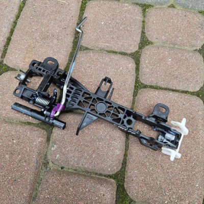 Podstawa klamki drzwi prawa przednia Toyota Camry VIII XV70 69FR1