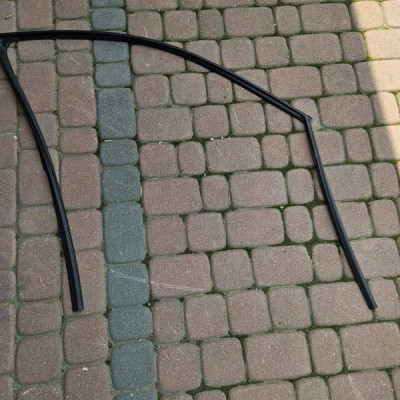 Uszczelka drzwi przód przednich prawa Toyota Camry VIII XV70 68141-33131