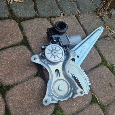 Podnośnik szyby tył tylny lewy silniczek Toyota Camry VIII XV70 85710-33290