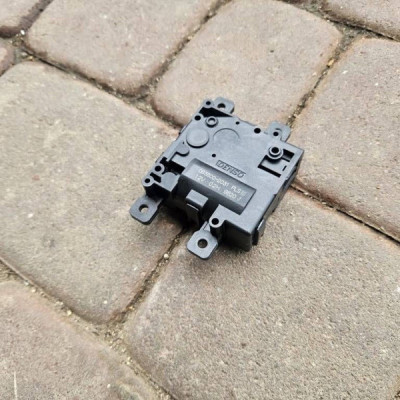 Silniczek nagrzewnicy nawiewu nadmuchu Toyota Camry VIII XV70 063800-2031