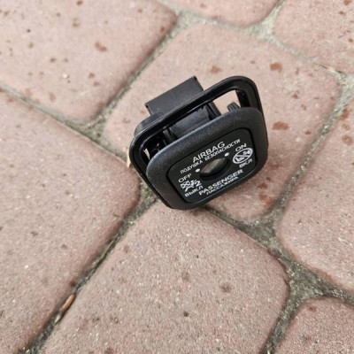 Przełącznik poduszki pasażera AIRBAG Toyota Camry VIII XV70 58968-33060