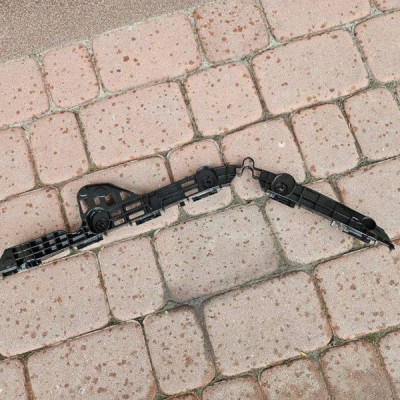 Ślizg tył tylny prawy mocowanie zderzaka Toyota Camry VIII XV70 52575-33130