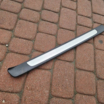 Listwa progowa osłona chrom lewy przód Toyota Camry VIII XV70 67912-33120