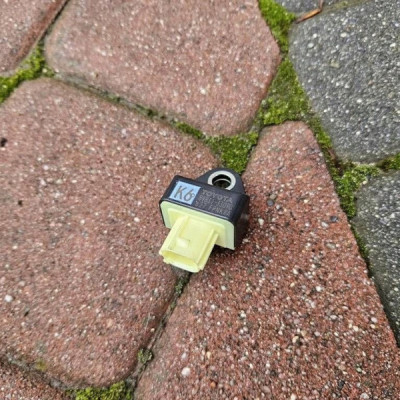 Sensor czujnik uderzeniowy boczny Toyota Camry VIII XV70 89831-33090