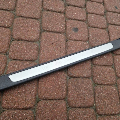 Listwa progowa osłona chrom prawy przód Toyota Camry VIII XV70 67911-33090