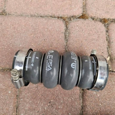 Rura wąż intercoolera 1.2 1.2THP Corsa F Peugeot Opel Mokka B 9835265880