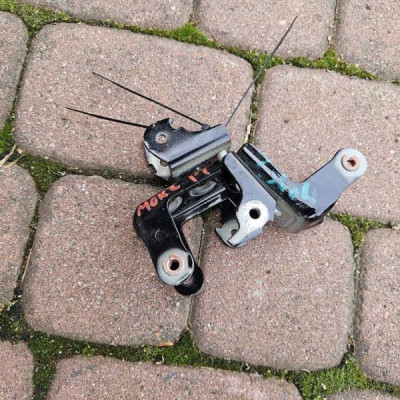 Zawias zawiasy drzwi przód przednich prawych KTV czarne Opel Mokka B II