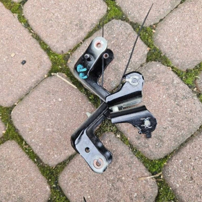 Zawias zawiasy drzwi przód przednie prawe KTV czarne Opel Mokka B II