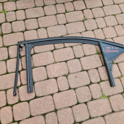 Szyba drzwi tył tylna lewa ciemna - 2024R 2024 Opel Mokka B 9841966180