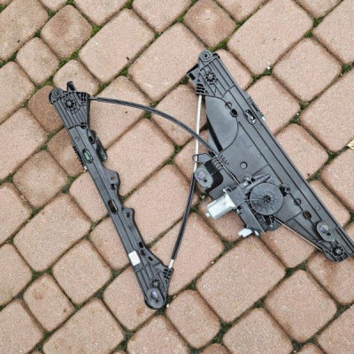 Podnośnik szyby lewy przód silniczek Opel Mokka B 9828130780