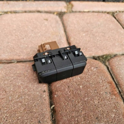 Przycisk przełącznik zaślepka tunelu panel Opel Mokka B YP00031477