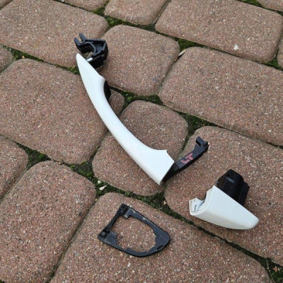 Klamka drzwi tył tylna lewa biała EPR Opel Mokka B 9686895977