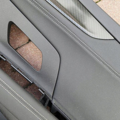 Boczek drzwi przód przednich lewych skóra Opel Mokka B 98637407ZD