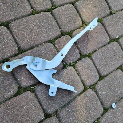 Zawias maski prawy 100% prosty biały EPR EWP Opel Mokka B 9834812380