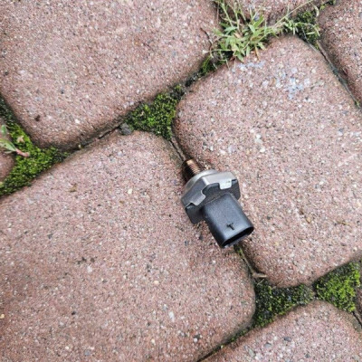 Czujnik ciśnienia paliwa na listwę wtryskowa 1.2THP Opel Mokka B 9812191080