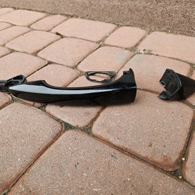 Klamka drzwi tył tylna prawa czarna KTV Opel Mokka B 9686895877