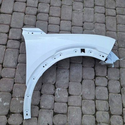 Błonik przedni prawy EWP biały wspornik mocowanie Opel MOKKA 2 II B